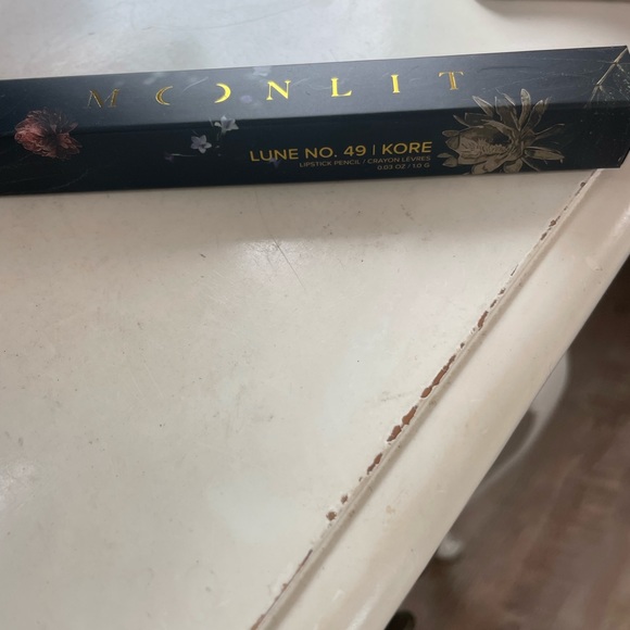 LUNE NO. 49 | KORE
Red softened by purple undertones, this mid-tone mauve - Picture 3 of 3